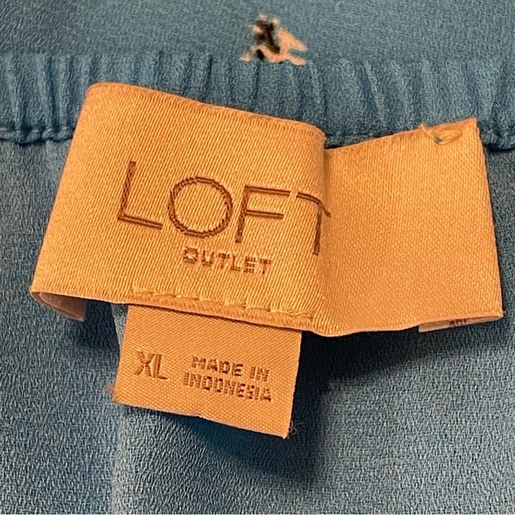 LOFT Outlet NWOT Floral Sleeveless Blouse in Blue - Picture 3 of 4